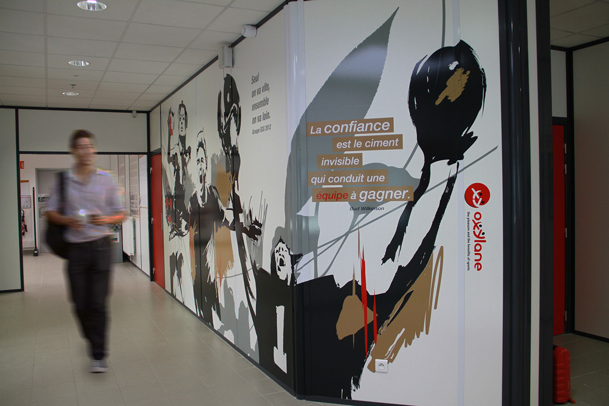 decor mural sport geant signaletique entreprise siege social creation fabrication decoration