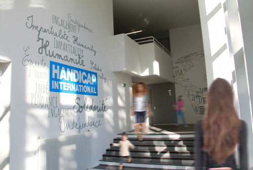 osmoze atelier art mural handicap international escalier hall lyon1