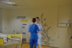 decoration murale hôpital signalétique contemporaine sensitive 3d