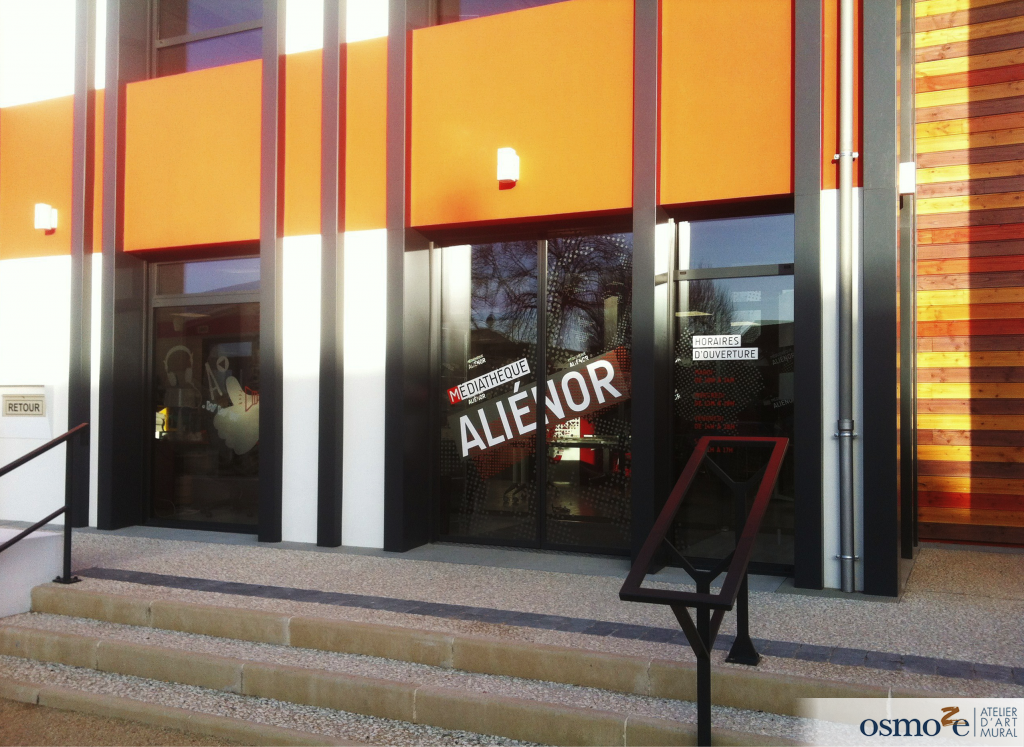 Du nouveau pour cette Médiathèque contemporaine ! 12 Vitrophanie extérieure