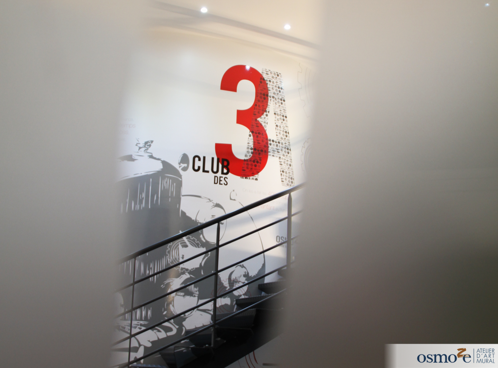 Une nouvelle épreuve graphique pour Osmoze : la pose d'un immense sticker mural pour le club 3A, féru d'automobiles anciennes 16 IMG 1140 1