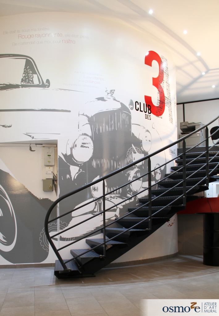 Une nouvelle épreuve graphique pour Osmoze : la pose d'un immense sticker mural pour le club 3A, féru d'automobiles anciennes 13 IMG 1146