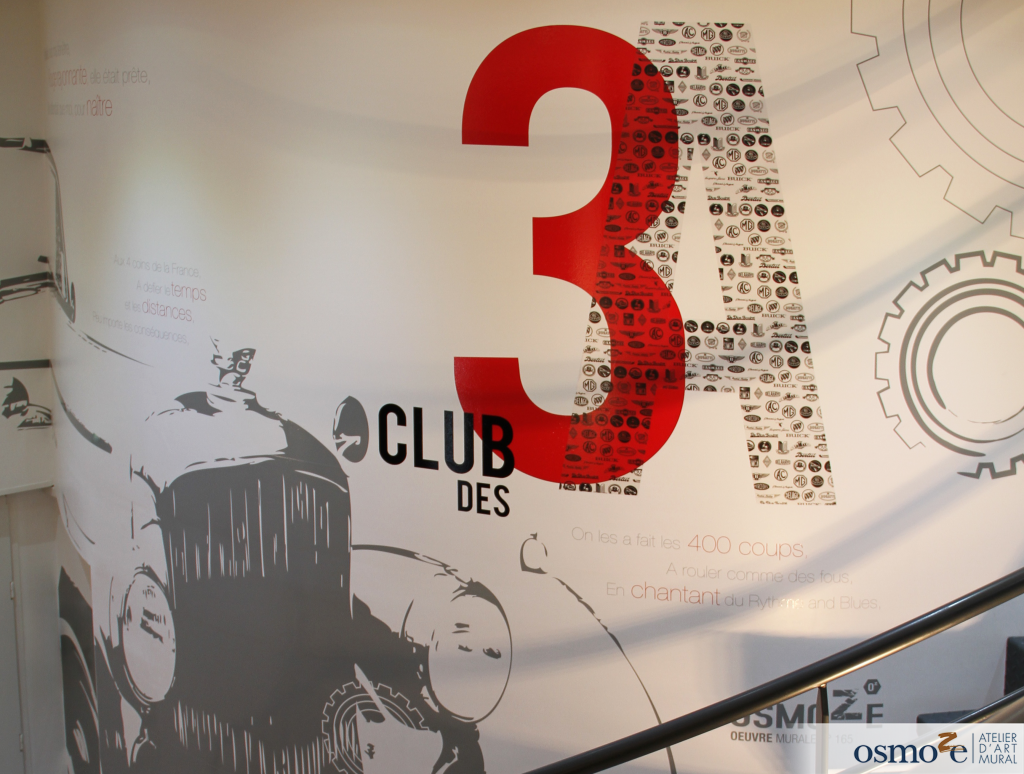 Une nouvelle épreuve graphique pour Osmoze : la pose d'un immense sticker mural pour le club 3A, féru d'automobiles anciennes 15 Détails du sticker mural