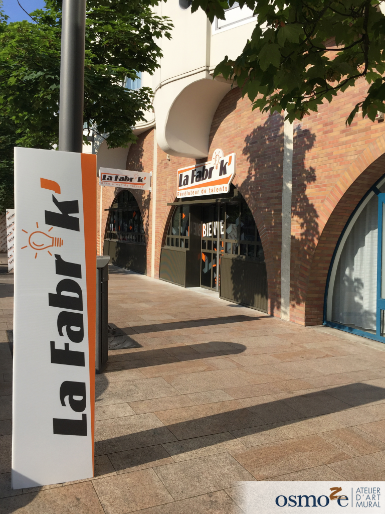 Une décoration artistique pour l'espace co-working / jeunesse de la ville d'Evry ! 12 0 facade exterieure