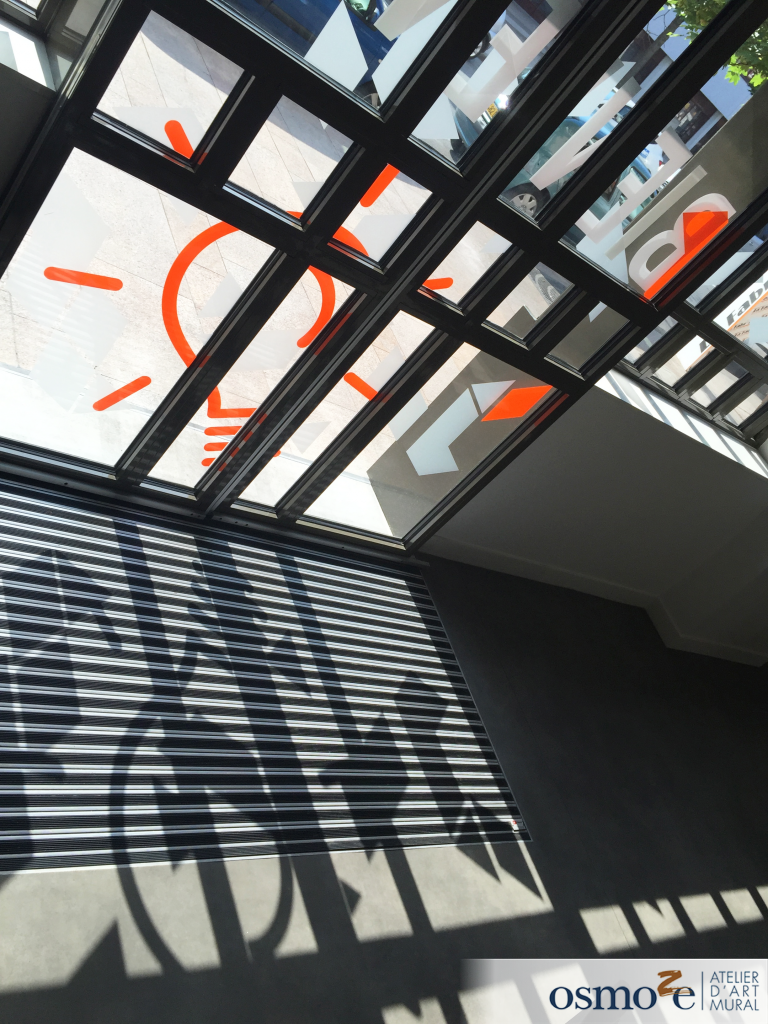Une décoration artistique pour l'espace co-working / jeunesse de la ville d'Evry ! 13 3 vitrophanie espace jeunesse