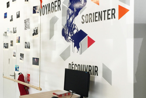 design-mural-point-information-jeunesse-ref Décoration Accueil Géante > Mur > Espace Coworking La Fabrik > Evry