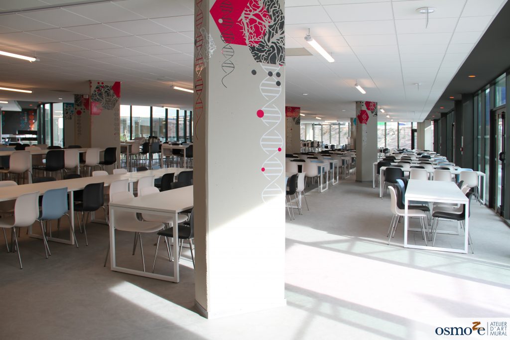 Intérieur du CROUS - décoration des poteaux 