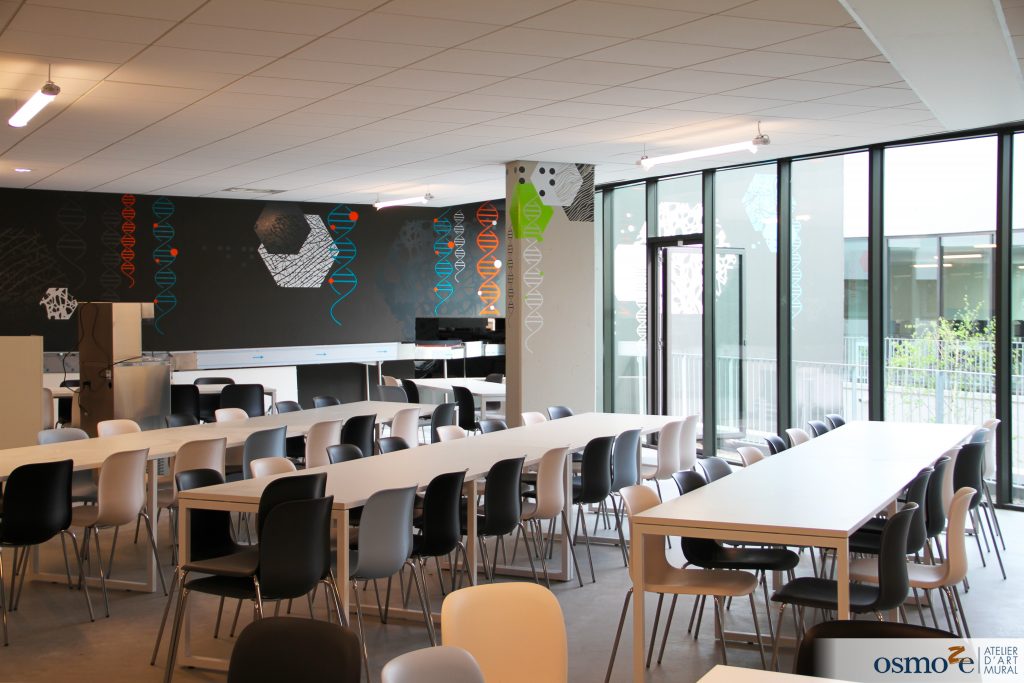 Décoration de l'intérieur de CROUS, espace de restauration - décoration des murs et des poteaux 