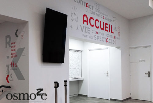 Décoration murale et signalétique artistique > Signalétique décorative > Décoration et signalétique murale design> Agora Guilherand Granges > Accueil Décoration murale et signalétique artistique > Signalétique décorative > Décoration et signalétique murale design> Agora Guilherand Granges > Accueil