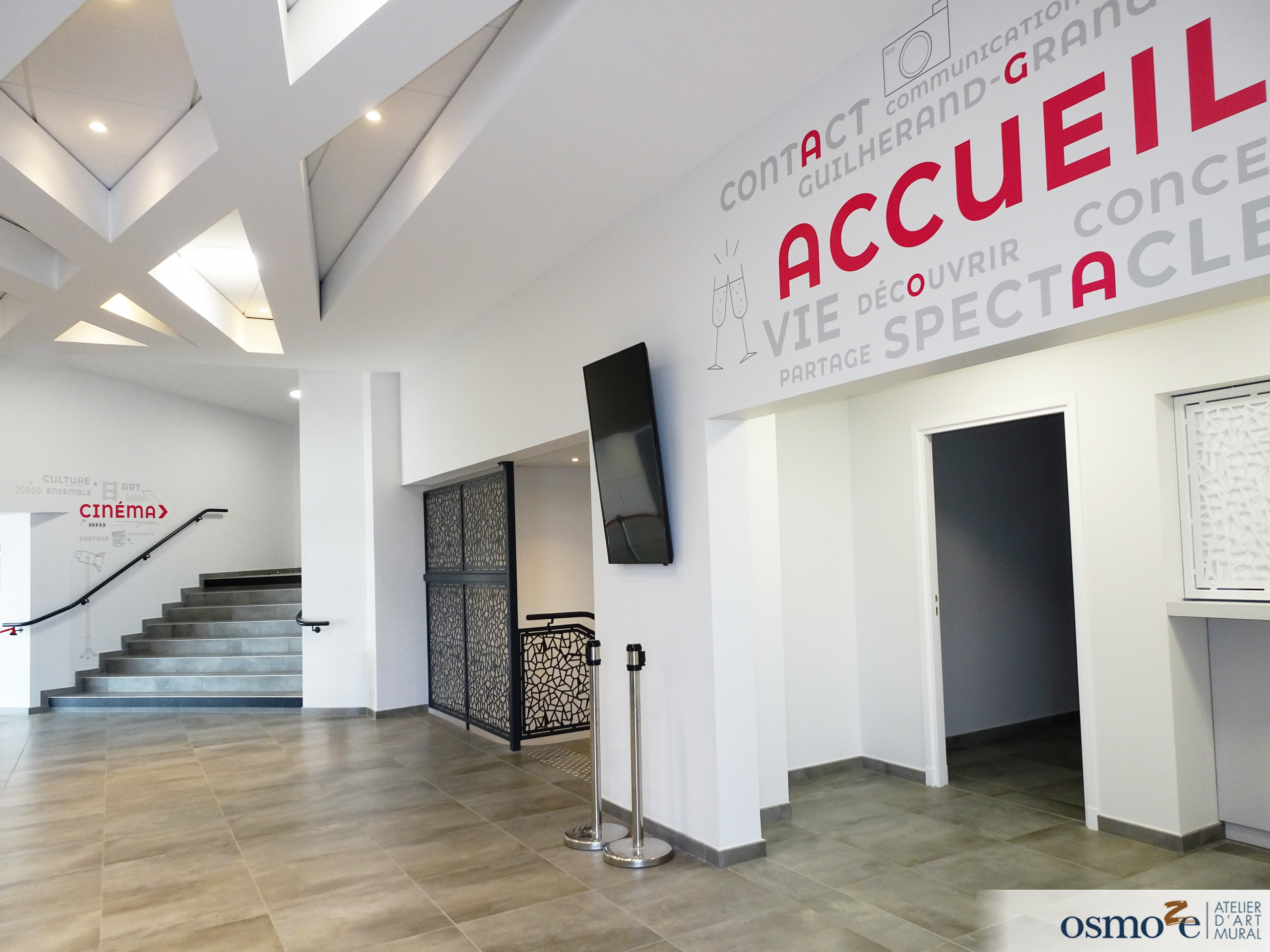 La salle culturelle „AGORA“ de Guilherand-Granges joue avec les icônes et les symboles locaux version Osmoze