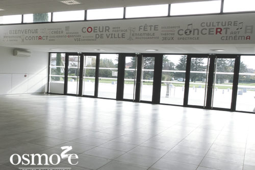 Décoration murale et signalétique artistique > Décoration et signalétique murale design> Agora Guilherand Granges > Entrée Décoration murale et signalétique artistique > Décoration et signalétique murale design> Agora Guilherand Granges > Entrée