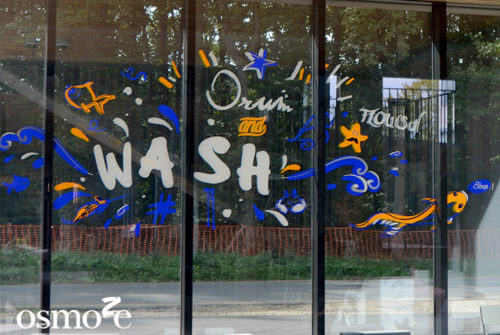 Décoration murale et signalétique artistique > Décoration et signalétique murale design> Crous Versailles Orsay > Résidence Eileen Gray > Buanderie Décoration murale et signalétique artistique > Décoration et signalétique murale design> Crous Versailles Orsay > Résidence Eileen Gray > Buanderie