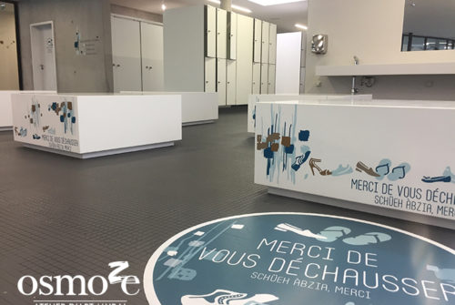 Décoration murale et signalétique artistique > Signalétique décorative > Décoration et Signalétique Murale Moderne > Art Contemporain > Piscine Ferrette > Vestiaires Décoration murale et signalétique artistique > Signalétique décorative > Décoration et Signalétique Murale Moderne > Art Contemporain > Piscine Ferrette > Vestiaires