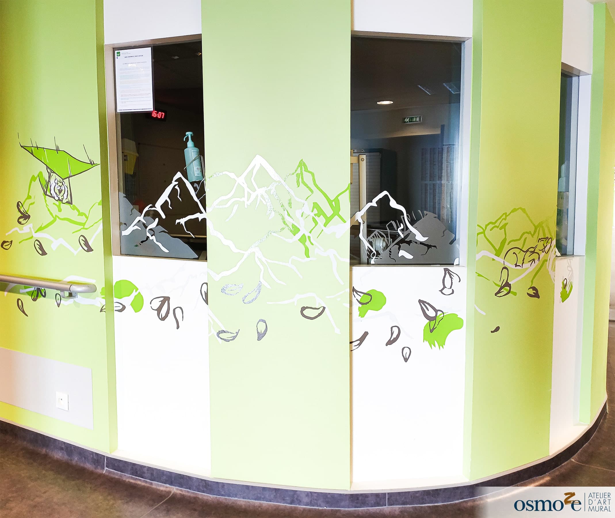 Design mural et vitrophanie hôpital enfants > MGEN