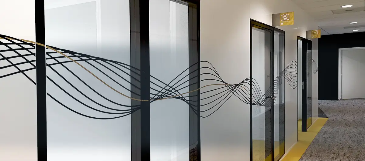Décoration murale et vitrophanie - crédit mutuel by Osmoze