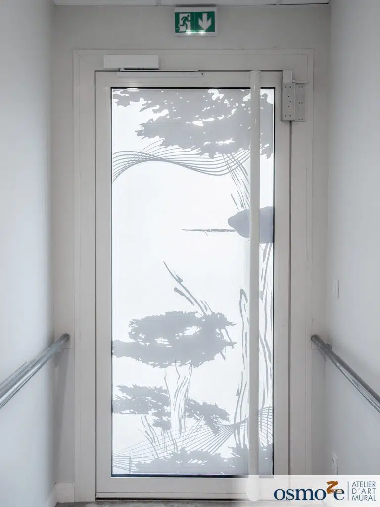 vitrophanie sur porte croix-rouge x osmoze