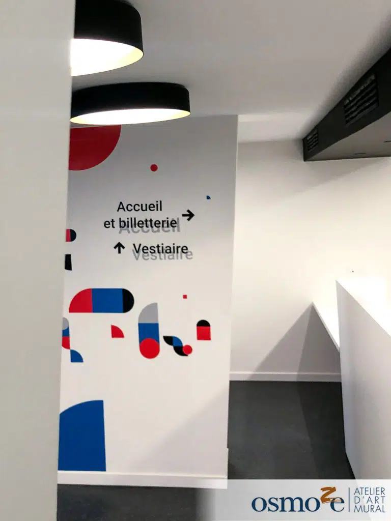DES FRESQUES GÉOMÉTRIQUES, QUI ALLIENT MODERNITÉ ET CRÉATIVITÉ, STRASBOURG (67) 20 fresque-signaletique-hall-accueil