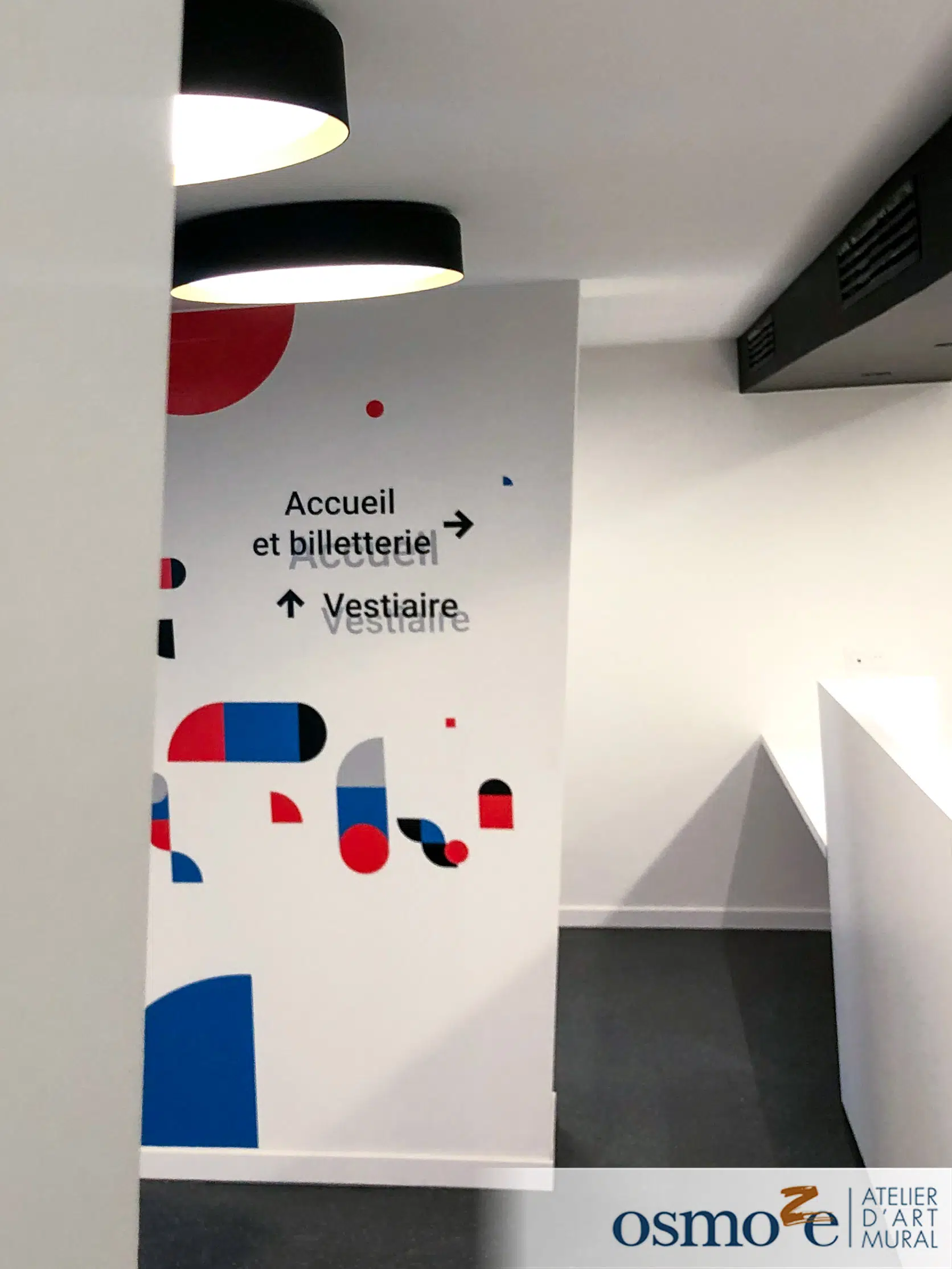 DES FRESQUES GÉOMÉTRIQUES, QUI ALLIENT MODERNITÉ ET CRÉATIVITÉ, STRASBOURG (67) 16 signaletique accueil pkop