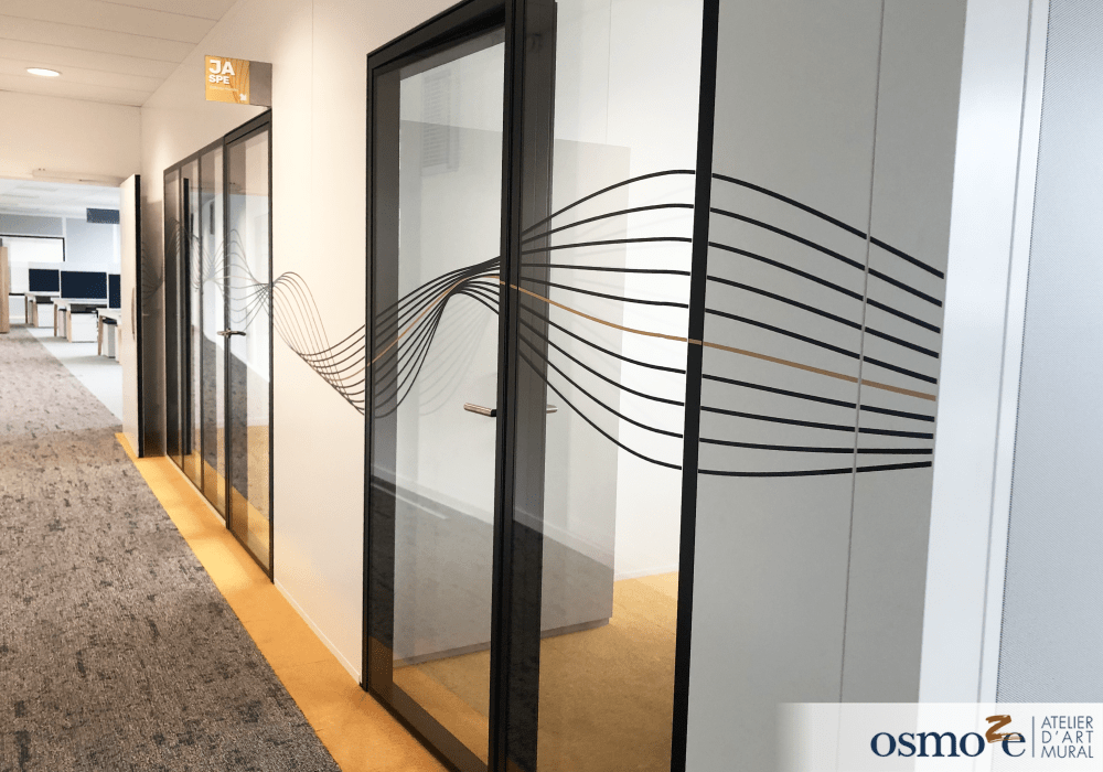 Découvrez les nouveaux bureaux Crédit Mutuel habiller par des élégantes vitrophanies, design et discrétion 20 Découvrez les nouveaux bureaux Crédit Mutuel habiller par des élégantes vitrophanies, design et discrétion