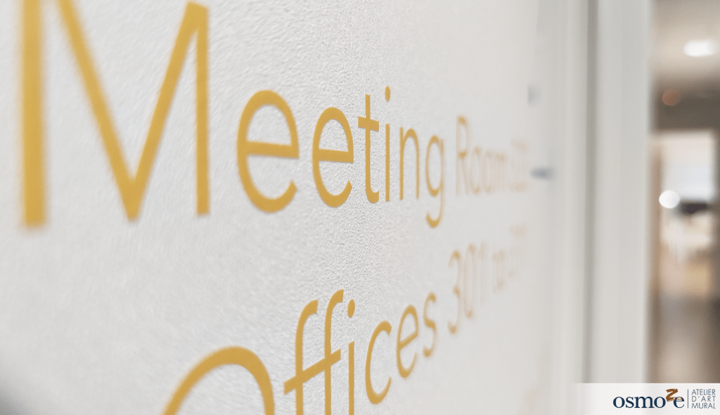 Focus sur les détails de la signalétique