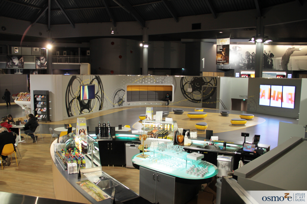 Une première en Europe. Le cinéma Gaumont Pathé (Alsace - 67) est devenu encore plus smart... pour son espace lounge bar et son espace d'attente. 15 IMG 3511