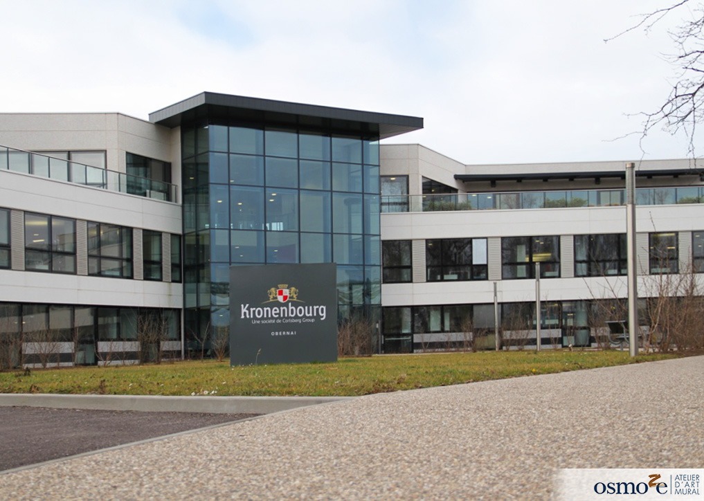 Découvrez le projet de vitrophanie PMR installé au siège social de Kronenbourg.