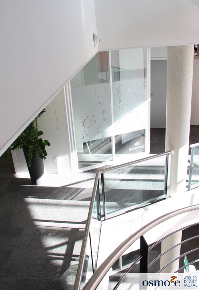 Découvrez le projet de vitrophanie PMR installé au siège social de Kronenbourg. 20 thumb IMG 1343 1024