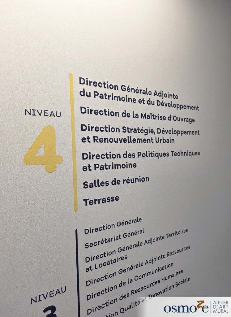 Le siège d’Est Ensemble Habitat France (Montreuil - 93) fait appel à Osmoze pour créer la totalité de la décoration et signalétique de son nouveau bâtiment 24 3338