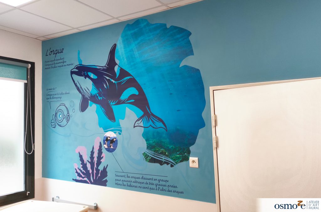 Fresque représentant le monde marin - fond bleu - illustration, textes et photo