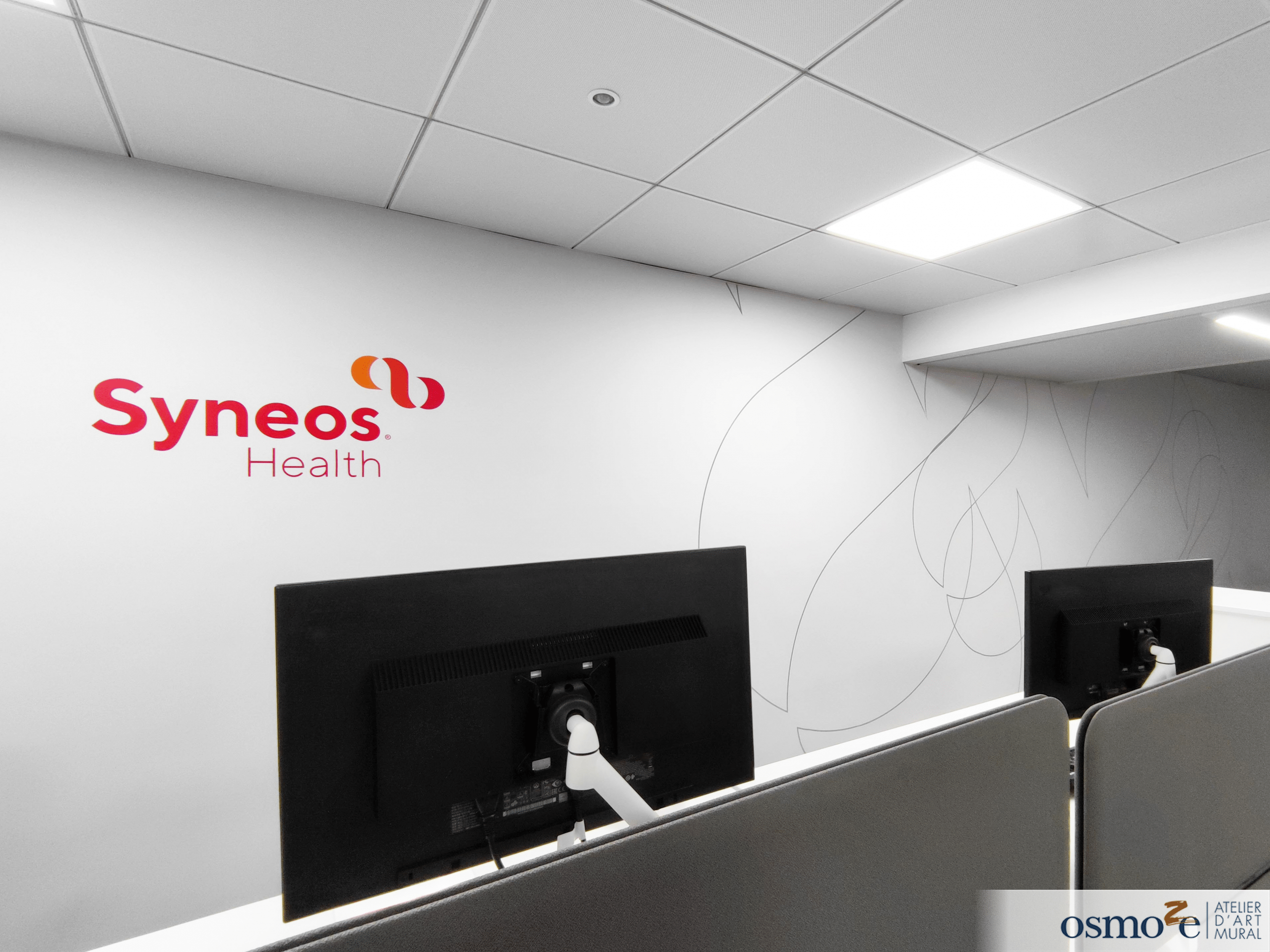 Syneos Health France (Paris 75) : une nouvelle décoration signée Osmoze voit le jour 11 fresque decorative open space syneos paris scaled