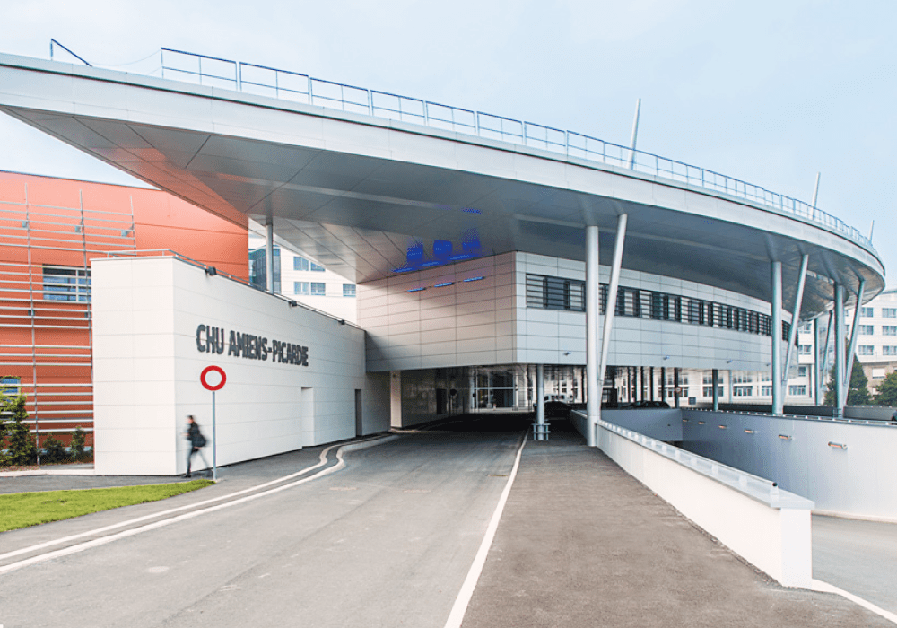 Vue de l'extérieur du bâtiment du CHU Amiens
