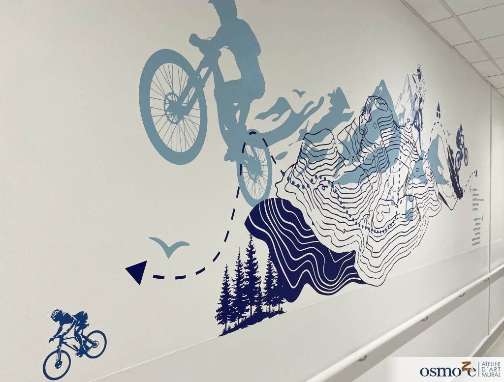 Osmoze met son art mural au service du Centre Hospitalier public de Hauteville (01) 34 Immense décoration murale dans les couloirs