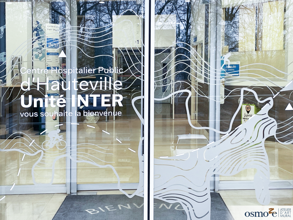 Osmoze met son art mural au service du Centre Hospitalier public de Hauteville (01) 48 IMG 3386 1