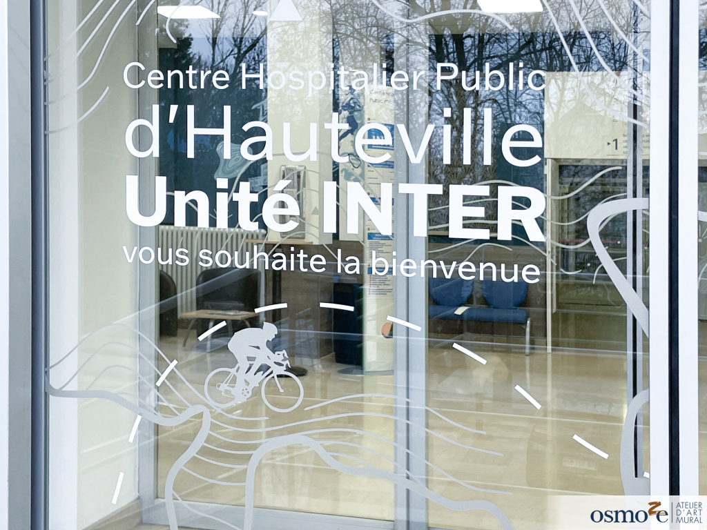 Osmoze met son art mural au service du Centre Hospitalier public de Hauteville (01) 49 IMG 3387 1