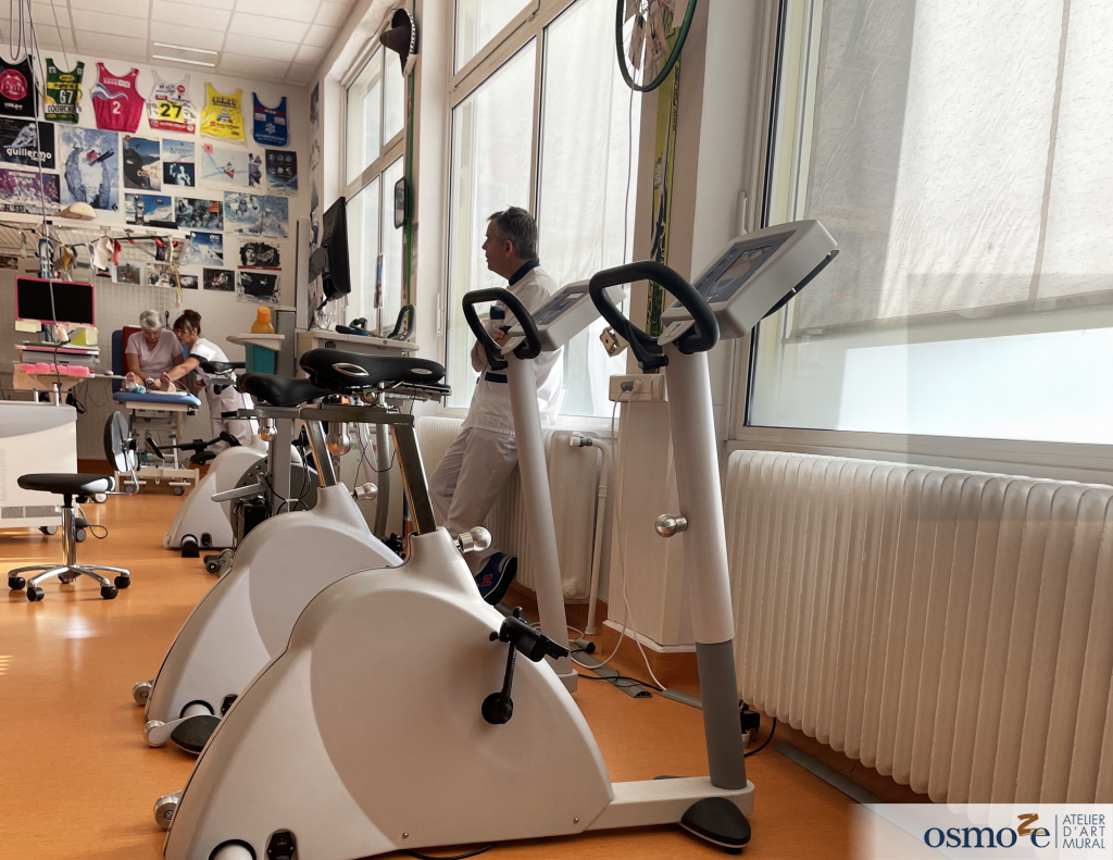 Osmoze met son art mural au service du Centre Hospitalier public de Hauteville (01) 38 IMG 3434