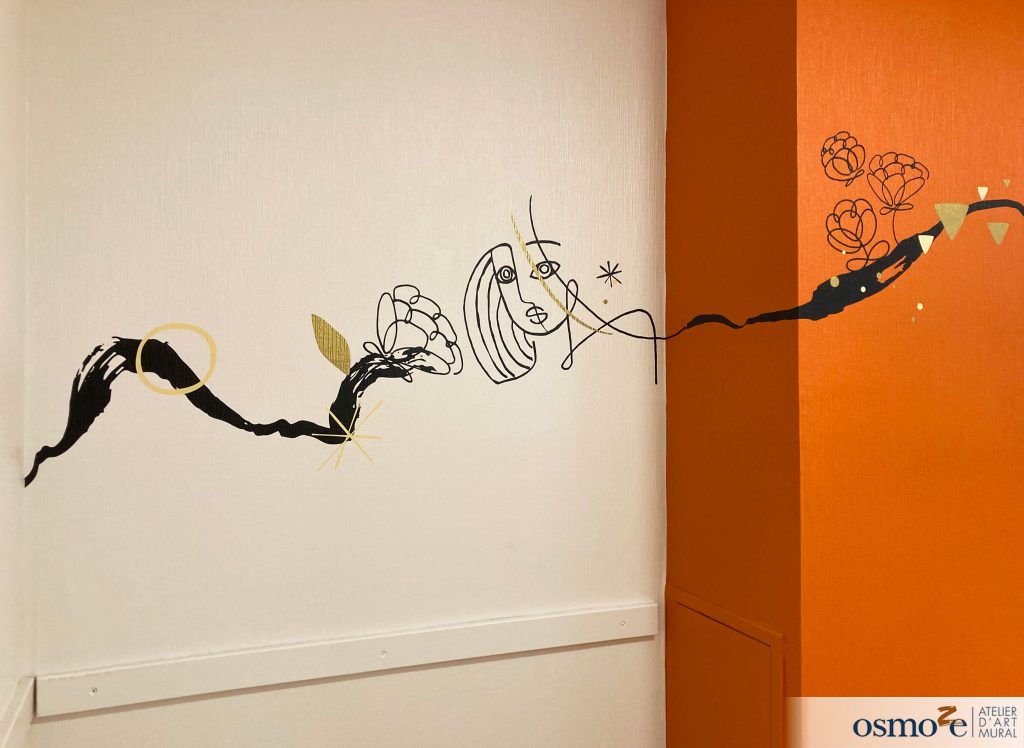 Une identité visuelle forte et différenciante signée Osmoze pour la MAEPA Camille Claudel (44) 10 Fresques graphiques sur un mur blanc et orange