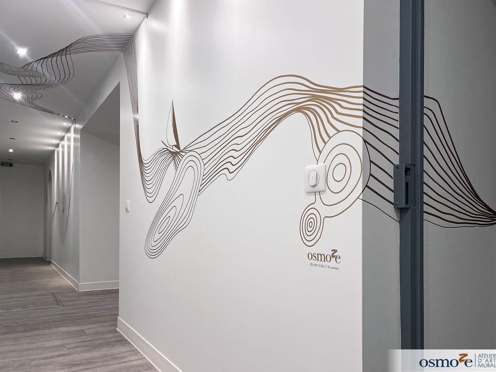 3 Quai Sturm à Strasbourg : une décoration murale entre voyage et imaginaire 16 couloir fresque osmoze
